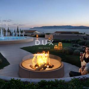 NOVI VINODOLSKI – stan od 72m² u ekskluzivnom resortu, prvi red do mora s privatnom plažom