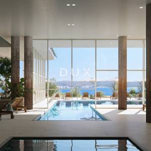 NOVI VINODOLSKI – stan od 77m² u ekskluzivnom resortu, prvi red do mora s privatnom plažom