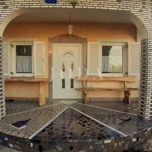 Novi Vinodolski, stan u prizemlju sa terasom