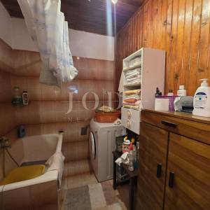 NOVI VINODOLSKI, zaleđe, dvije kuće sa velikom okućnicom