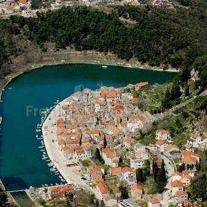 NOVIGRAD-PALJUV-ATRAKTIVNO GRAĐEVINSKO ZEMLJIŠTE 1035m2