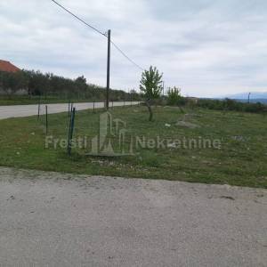 NOVIGRAD-PALJUV-ATRAKTIVNO GRAĐEVINSKO ZEMLJIŠTE 1035m2