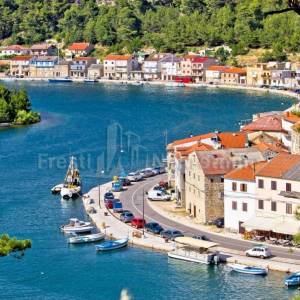 NOVIGRAD-PALJUV-ATRAKTIVNO GRAĐEVINSKO ZEMLJIŠTE 1035m2