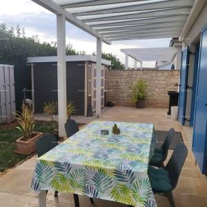 Novigrad, prizemnica s bazenom