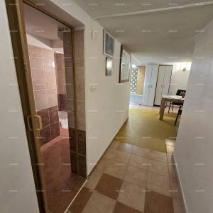 NOVIGRAD - Prodaja dva stana u obiteljskoj kući