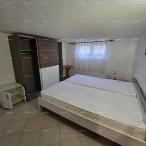 NOVIGRAD - Prodaja dva stana u obiteljskoj kući