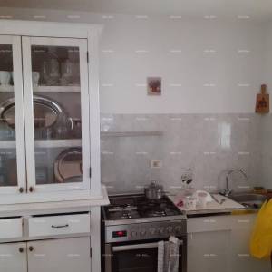 NOVIGRAD - Prodaja dva stana u obiteljskoj kući