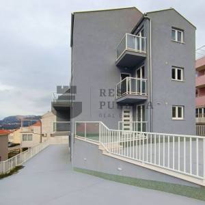 NOVOGRADNJA - MLINI - PROSTRANI PENTHOUSE