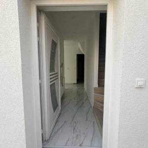 NOVOGRADNJA-Retkovec, dvoetažni stan s parkirnim mjestom, zaseban ulaz