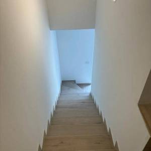 NOVOGRADNJA-Retkovec, dvoetažni stan s parkirnim mjestom, zaseban ulaz