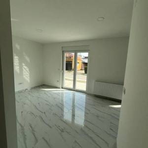 NOVOGRADNJA-Retkovec, dvoetažni stan s parkirnim mjestom, zaseban ulaz