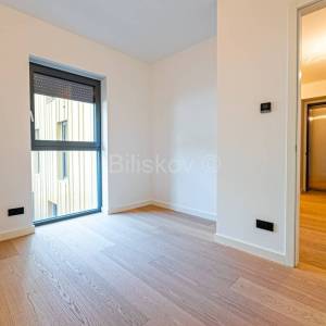 Novogradnja, Ribnjak, četverosoban stan, loggia