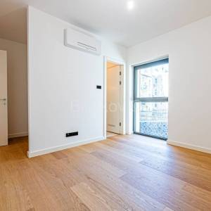 Novogradnja, Ribnjak, peterosoban stan, loggia, GPM