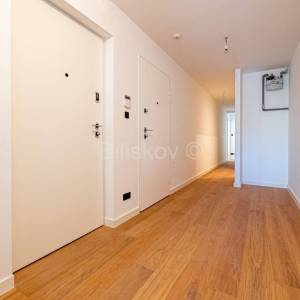 Novogradnja, Ribnjak, peterosoban stan, loggia, GPM