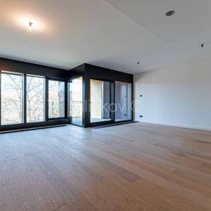 Novogradnja, Ribnjak, peterosoban stan, loggia, GPM