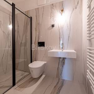 Novogradnja, Ribnjak, peterosoban stan, loggia, GPM