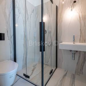 Novogradnja, Ribnjak, peterosoban stan, loggia, GPM