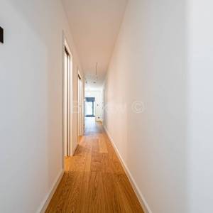 Novogradnja, Ribnjak, peterosoban stan, vrt