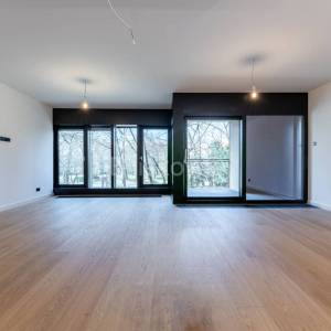 Novogradnja, Ribnjak, peterosoban stan, vrt