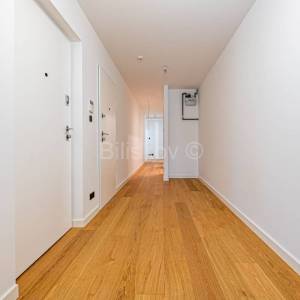 Novogradnja, Ribnjak, peterosoban stan, vrt