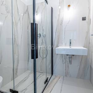 Novogradnja, Ribnjak, peterosoban stan, vrt