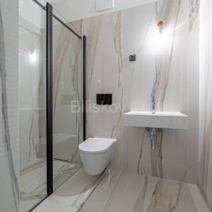 Novogradnja, Ribnjak, peterosoban stan, vrt