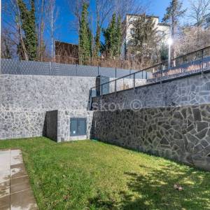 Novogradnja, Ribnjak, peterosoban stan, vrt