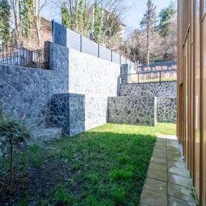 Novogradnja, Ribnjak, peterosoban stan, vrt