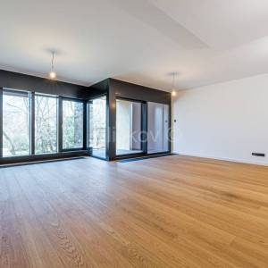 Novogradnja, Ribnjak, peterosoban stan, vrt