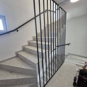 NOVOGRADNJA-Rudeš: 3S stan s natkrivenom tersom, vrt i spremište, PM