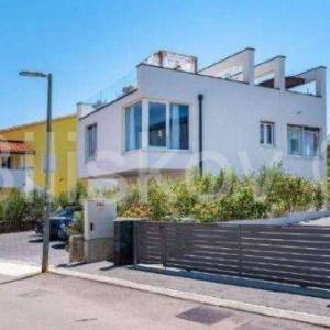 Novoizgrađena luksuzna vila u Okrugu Gornjem, prodaja