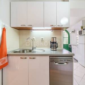 Novonamješten stan,  najam, Split Grad