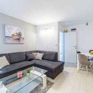 Novonamješten stan,  najam, Split Grad