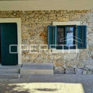 Obnovljena kamena kuća s pogledom na more i vinograde – Čara, Korčula