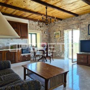 Obnovljena kamena kuća s pogledom na more i vinograde – Čara, Korčula