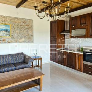 Obnovljena kamena kuća s pogledom na more i vinograde – Čara, Korčula