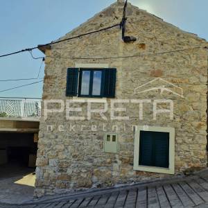 Obnovljena kamena kuća s pogledom na more i vinograde – Čara, Korčula