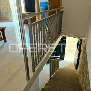 Obnovljena kamena kuća s pogledom na more i vinograde – Čara, Korčula