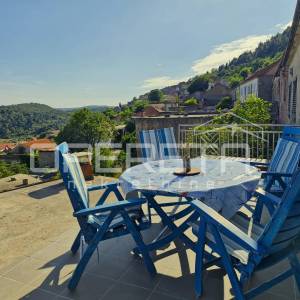 Obnovljena kamena kuća s pogledom na more i vinograde – Čara, Korčula