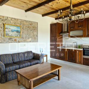 Obnovljena kamena kuća s pogledom na more i vinograde – Čara, Korčula