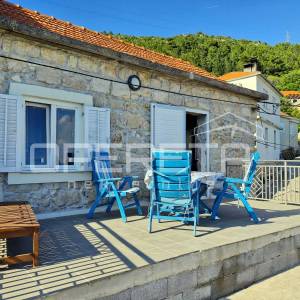 Obnovljena kamena kuća s pogledom na more i vinograde – Čara, Korčula