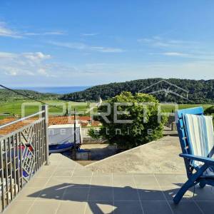 Obnovljena kamena kuća s pogledom na more i vinograde – Čara, Korčula