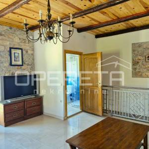 Obnovljena kamena kuća s pogledom na more i vinograde – Čara, Korčula