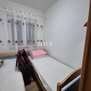 OBROVAC, KARIN - PRILIKA! Prostran stan 150 m od plaže!