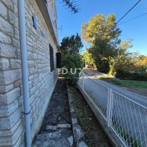 OBROVAC, KARIN - PRILIKA! Prostran stan 150 m od plaže!