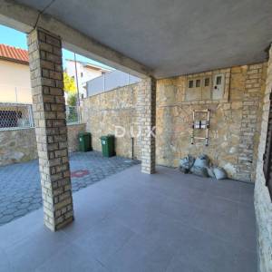 OBROVAC, KARIN - PRILIKA! Prostran stan 150 m od plaže!