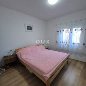 OBROVAC, KARIN - PRILIKA! Prostran stan 150 m od plaže!