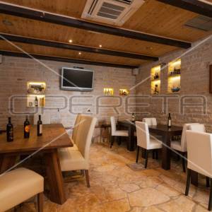 Odlična investicija kraj Omiša – dalmatinska oaza s uhodanim turizmom!