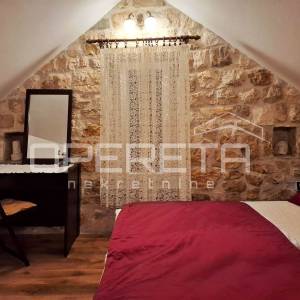 Odlična investicija kraj Omiša – dalmatinska oaza s uhodanim turizmom!