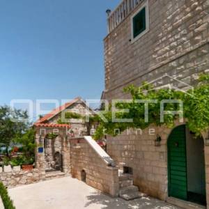 Odlična investicija kraj Omiša – dalmatinska oaza s uhodanim turizmom!